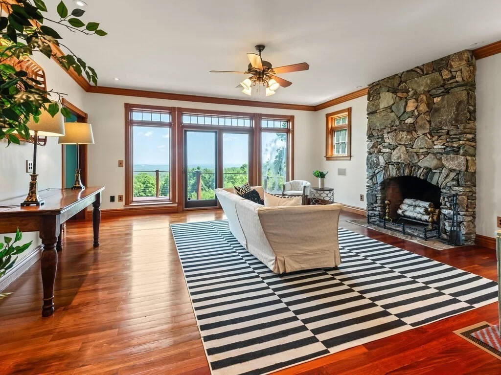 Photo of 150 Mountain Rd