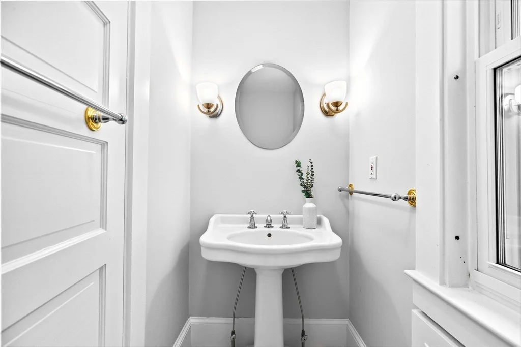 Photo of 90 Brook St