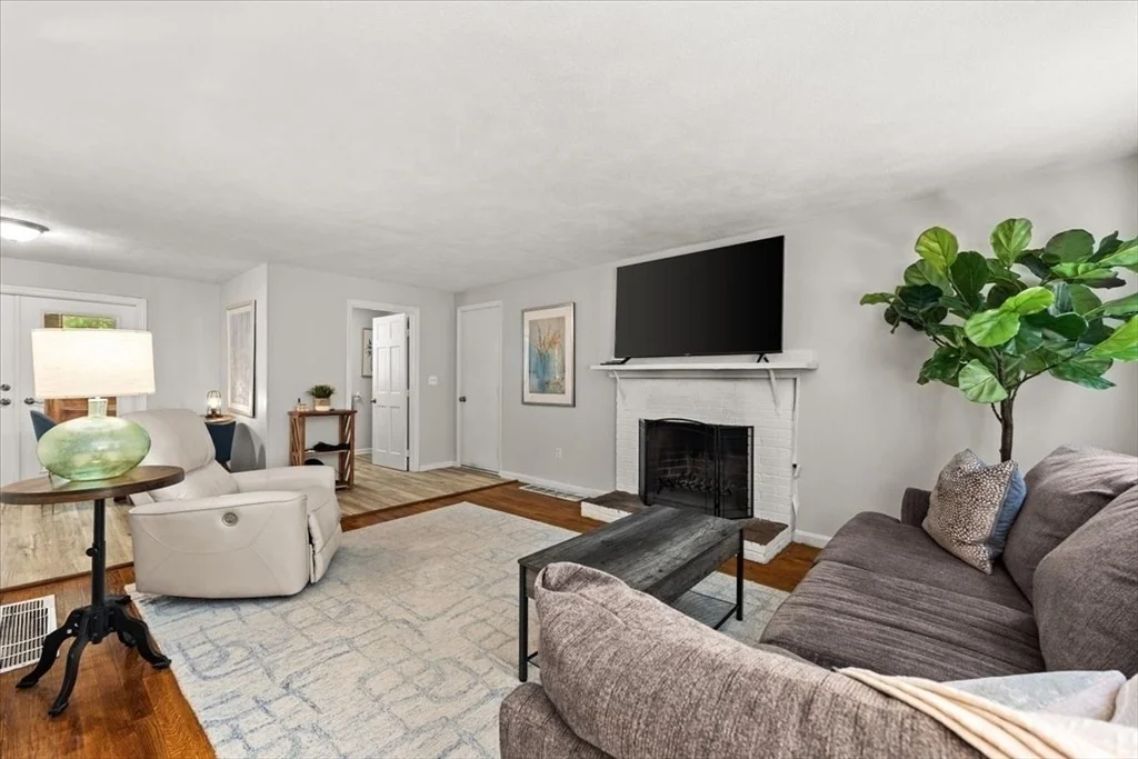 Photo of 74 Lakeview Rd