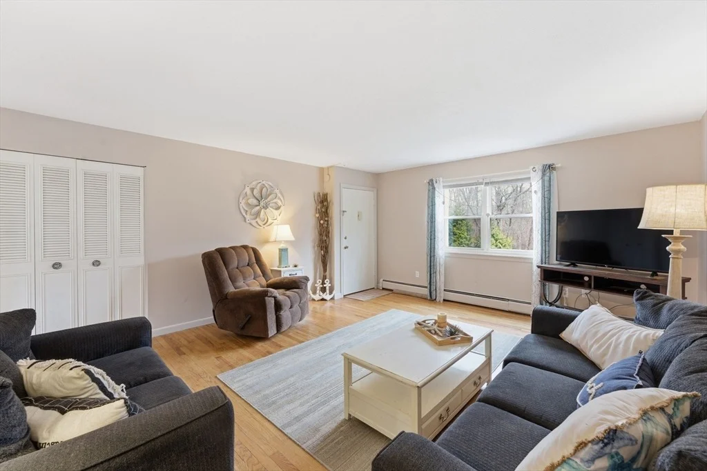 Photo of Unit B at 80 Colonial Cir