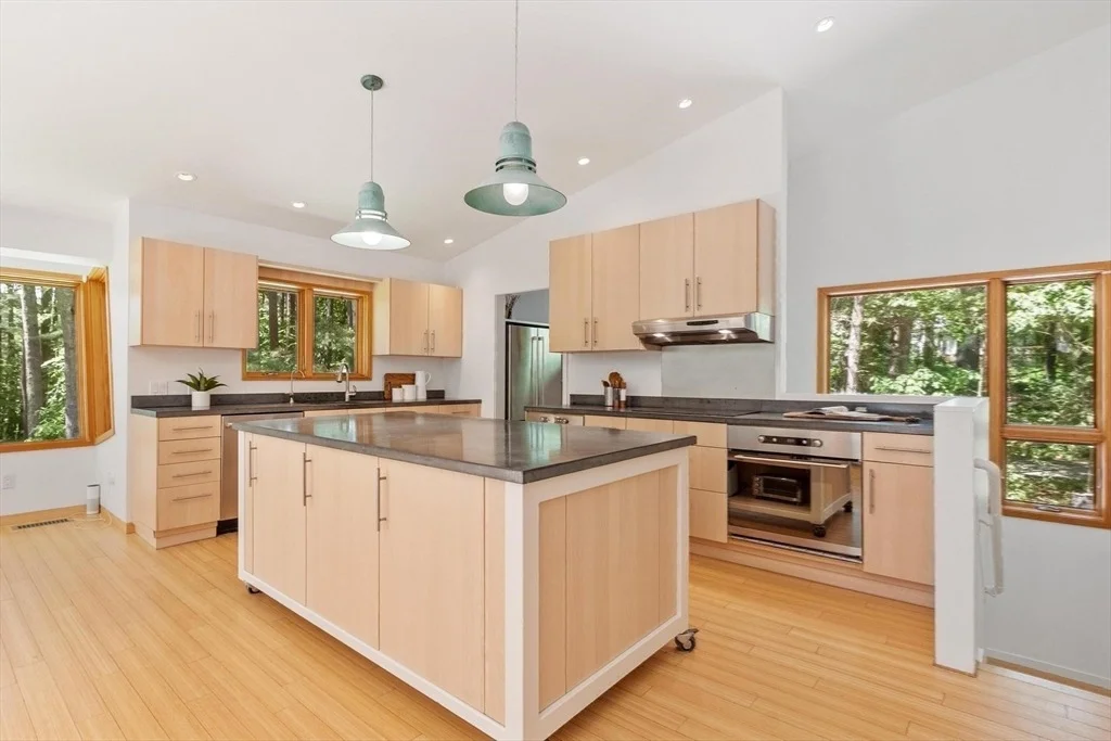 Photo of 389 River Rd