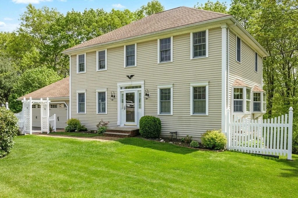 Photo of 19 Steppingstone Dr