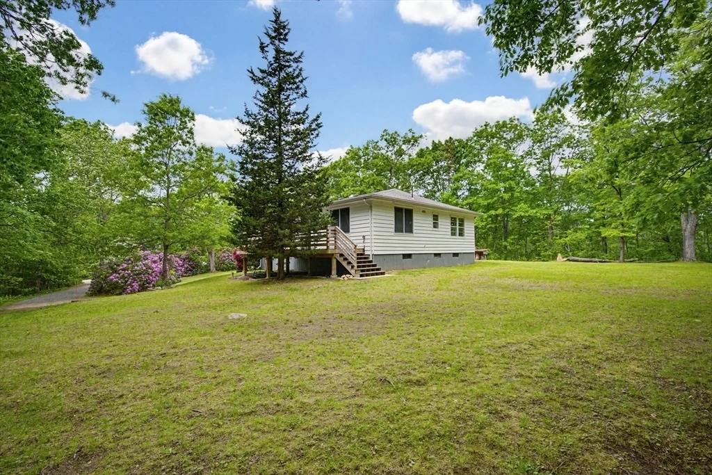 Photo of 101 Edgewater Dr