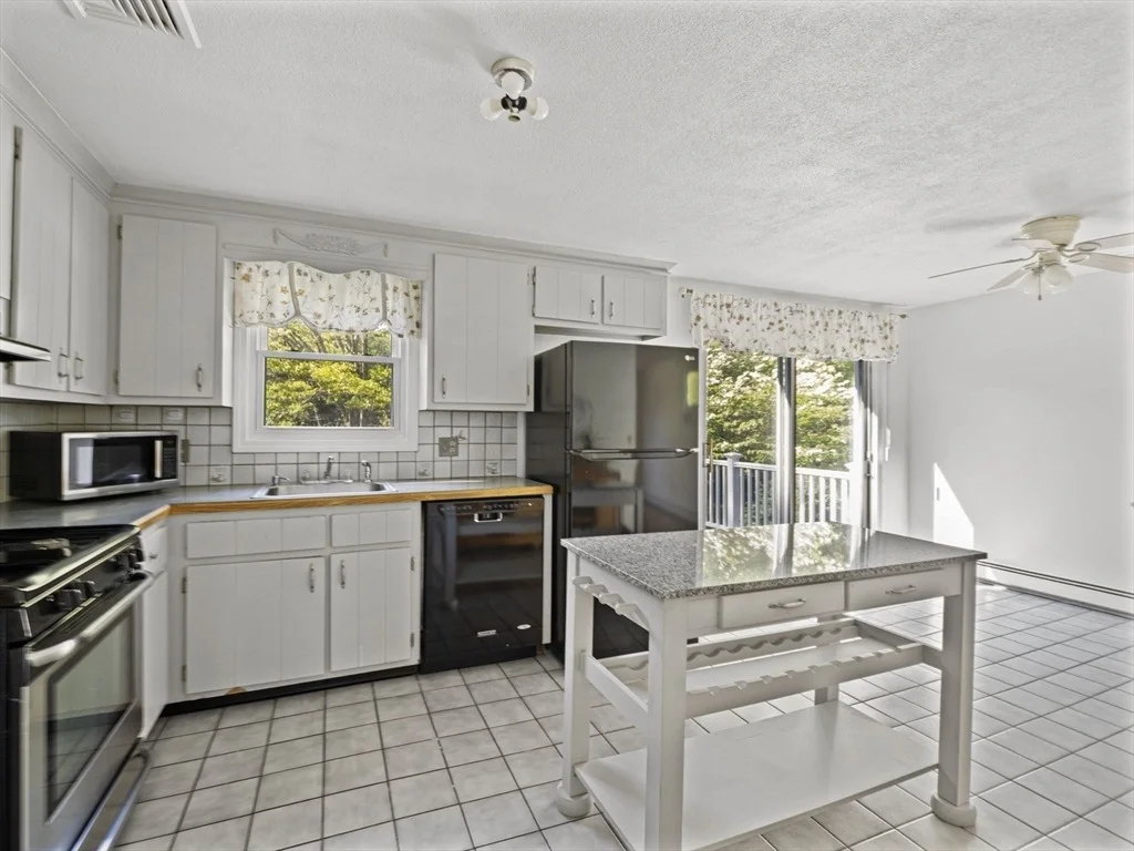 Photo of 320 Pleasant St.