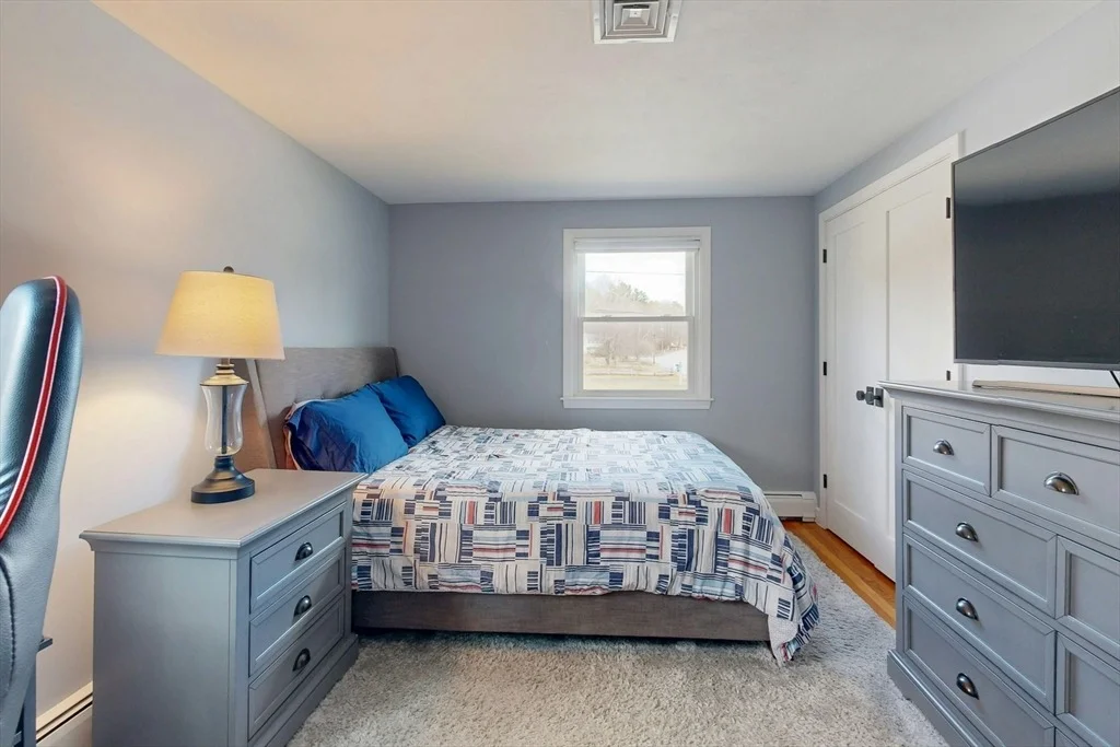Photo of 25 Longmeadow Rd