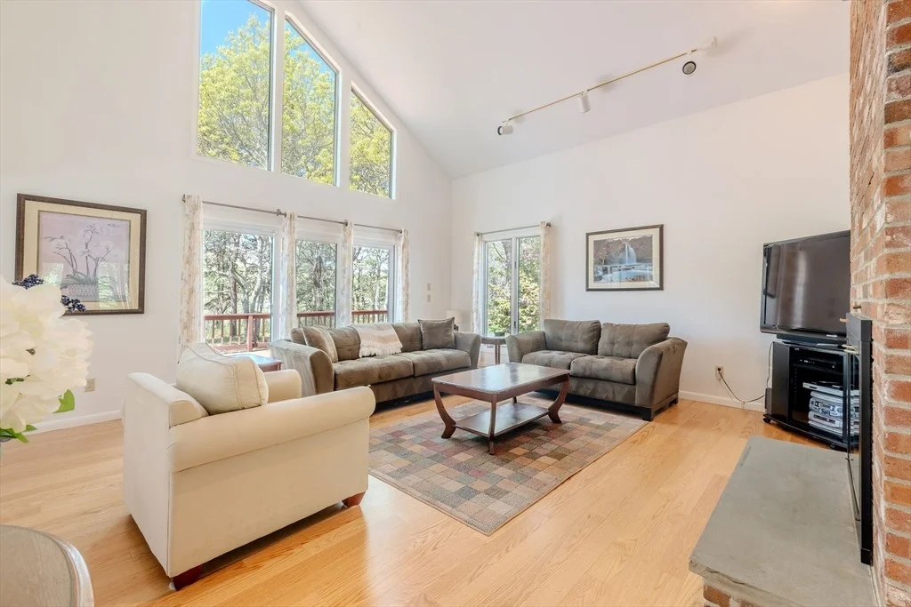 Photo of 41 Greensward Cir