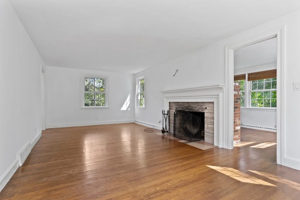 Photo of 4 Meadowbrook Rd