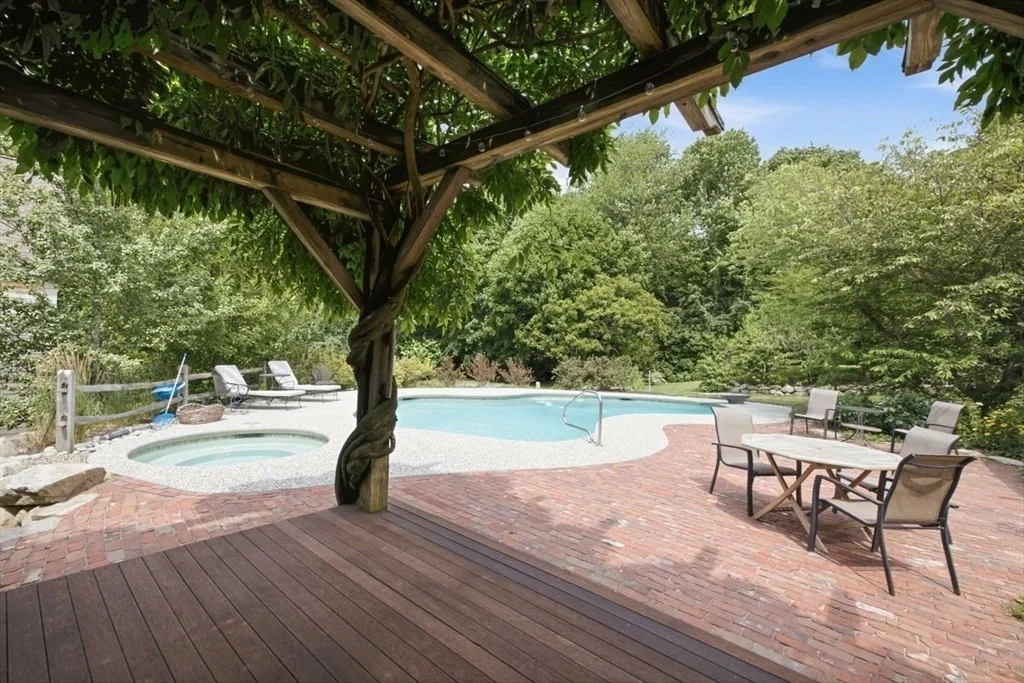 Photo of 338 Clapp Road