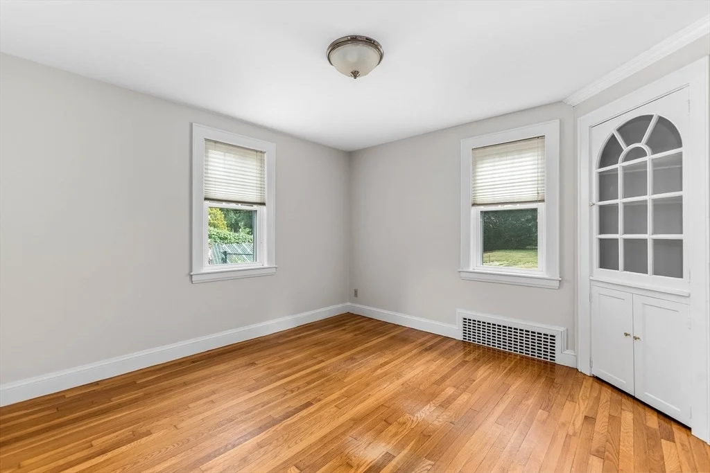Photo of 862 Pleasant Street