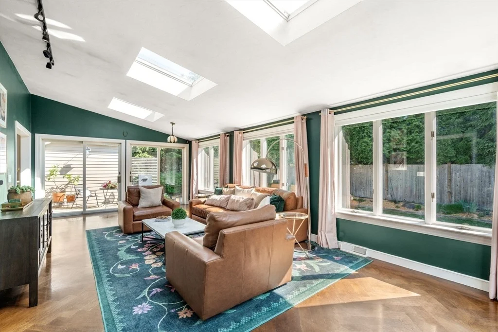 Photo of 52 Beaufort Ave
