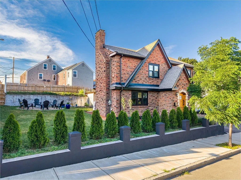 Photo of 109 Eustis St