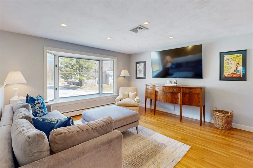 Photo of 25 Longmeadow Rd