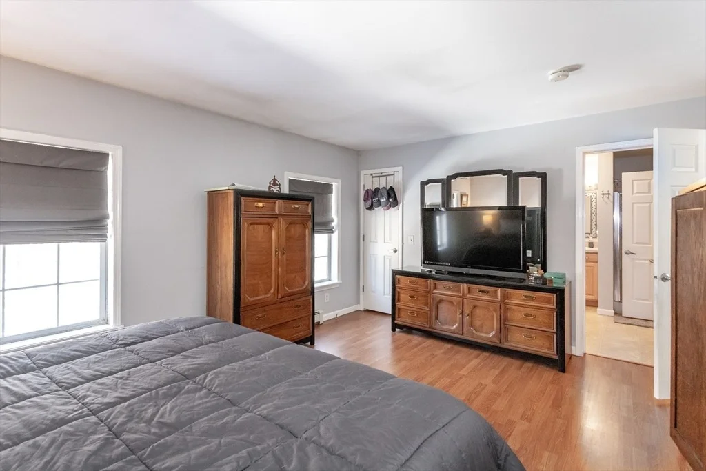 Photo of 497 Riverside Dr