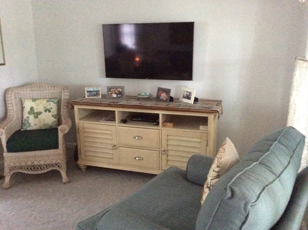 Photo of 8 East Blvd