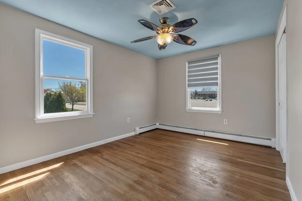Photo of 8 Park Cir