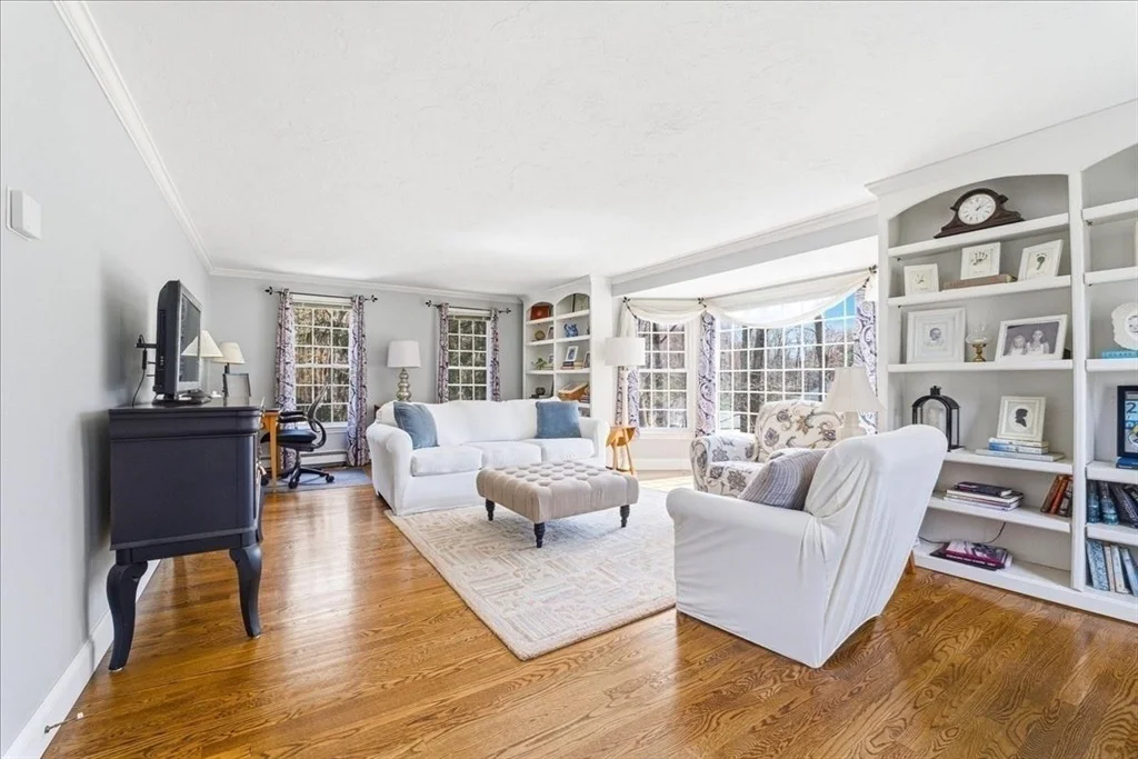 Photo of 7 Bogastow Circle