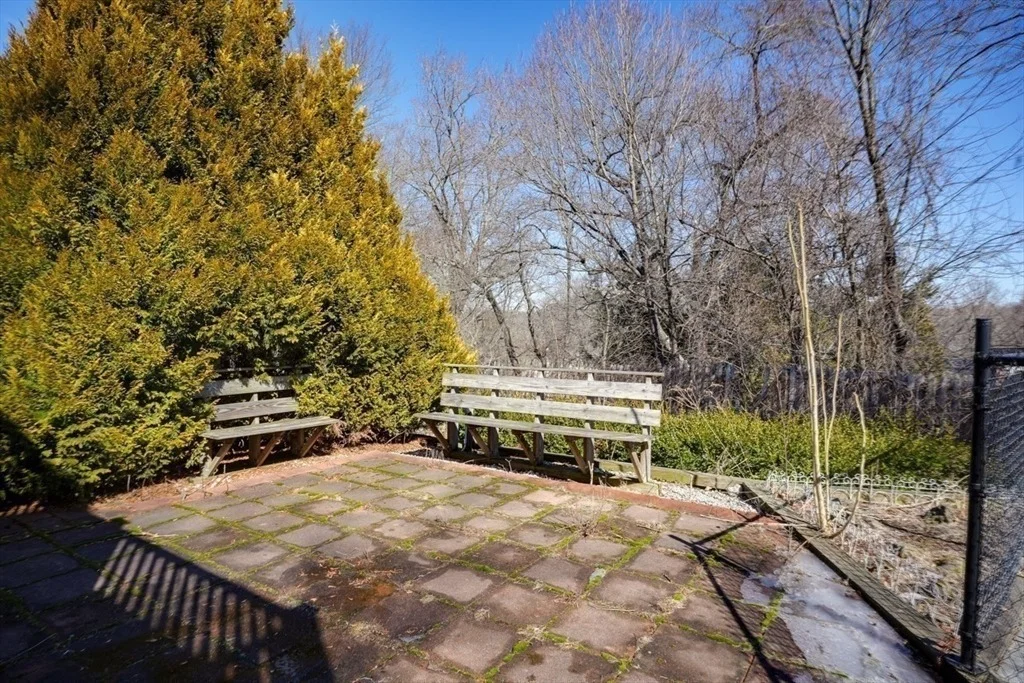Photo of 8 Crestview Dr