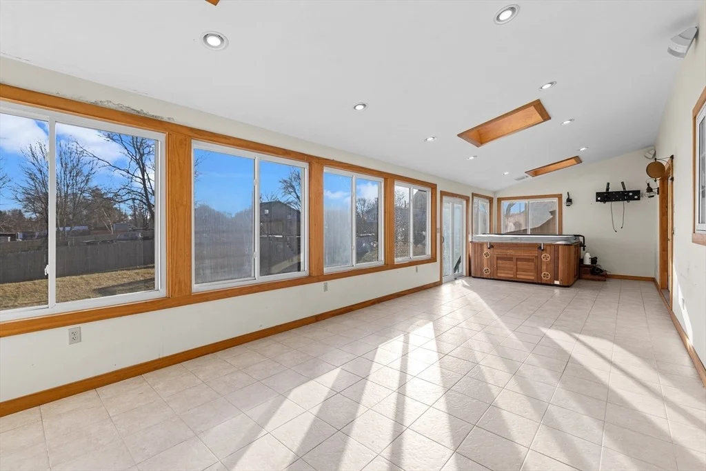 Photo of 7 Deerfield Ln