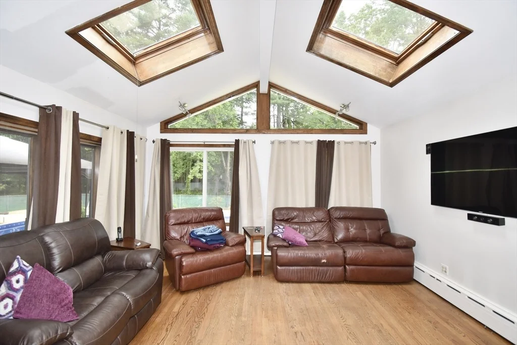 Photo of 166 Primrose Dr