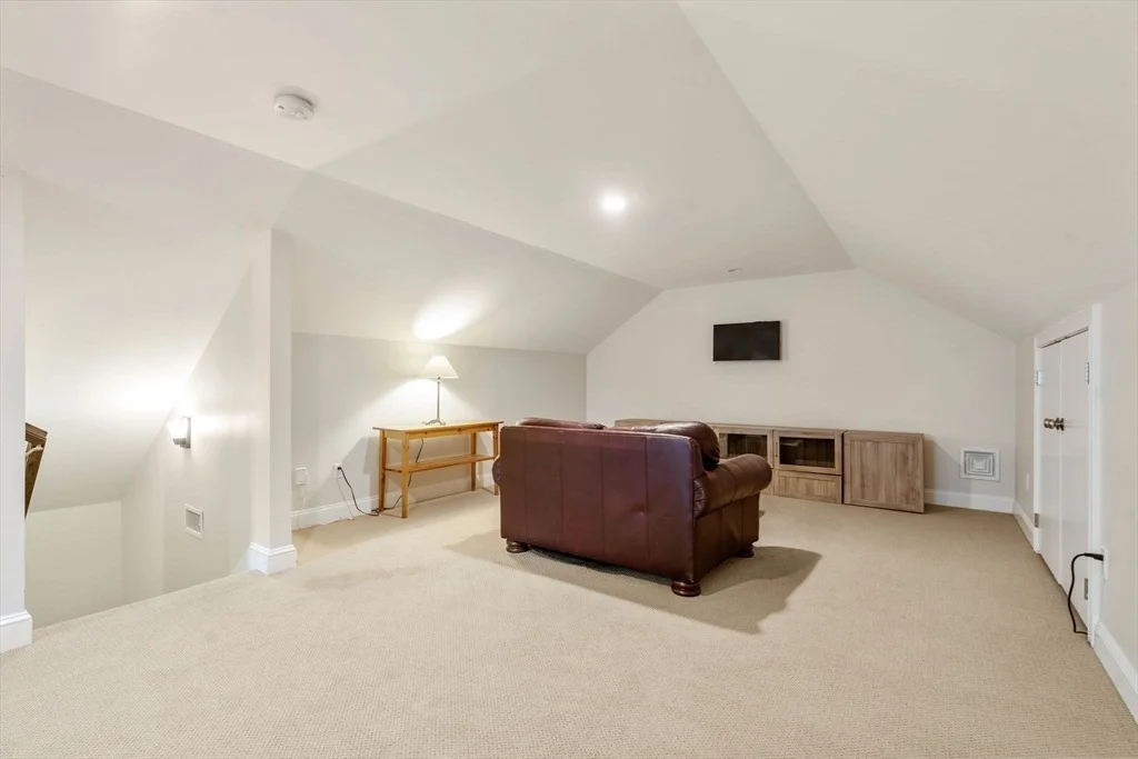 Photo of 53 Thompson Ave