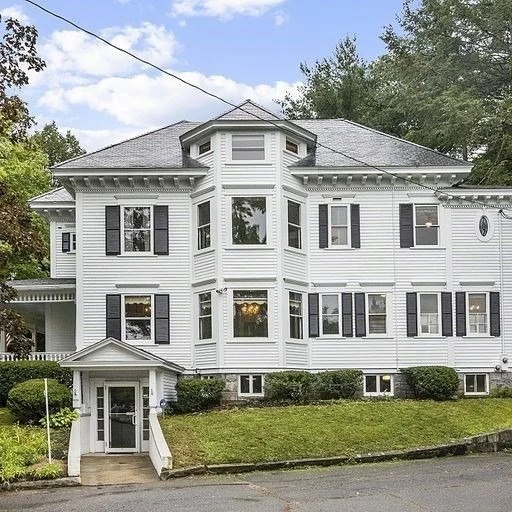 Photo of 1179 Main St