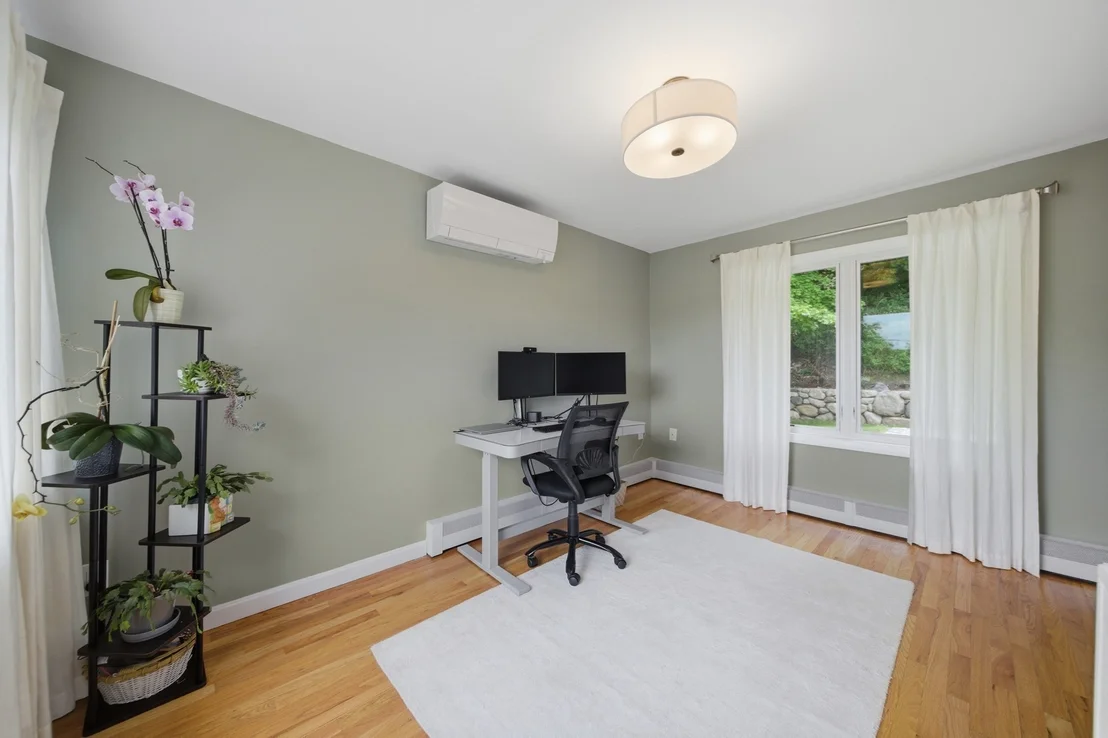 Photo of 18 Travis Dr
