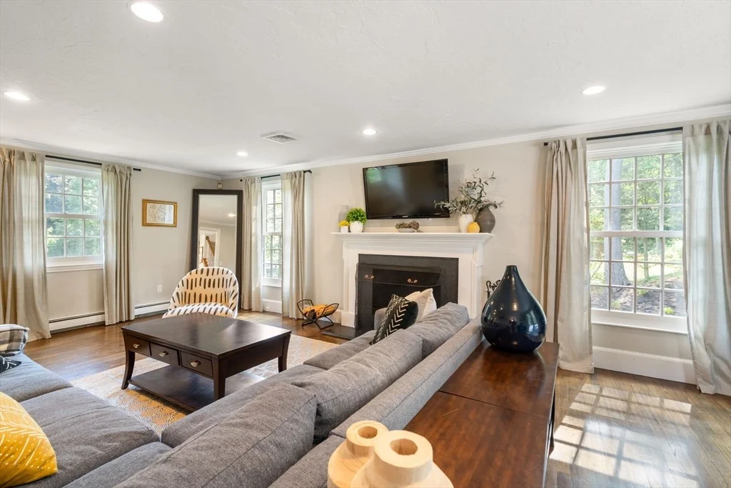 Photo of 18 Hearthstone Cir
