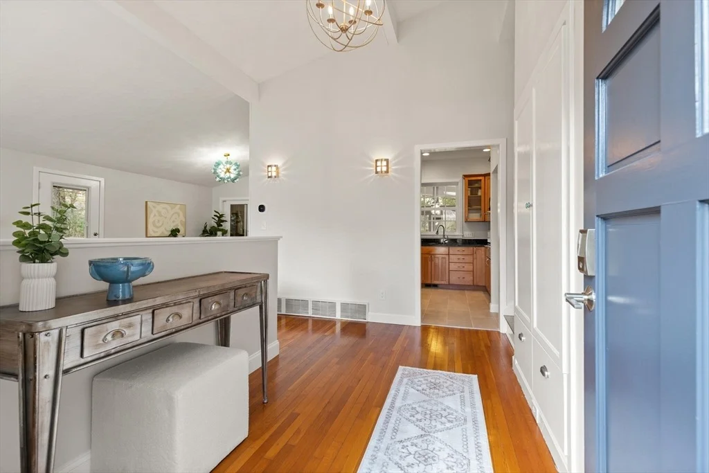 Photo of 31 Meadowbrook Rd