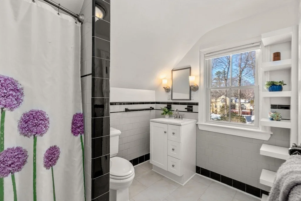 Photo of 103 Oak St