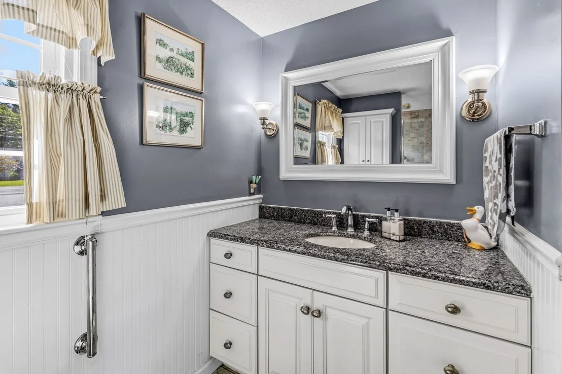 Photo of 207 Loudville Road