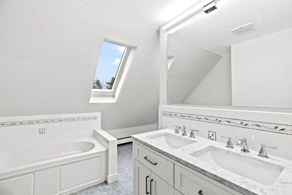 Photo of 90 Brook St