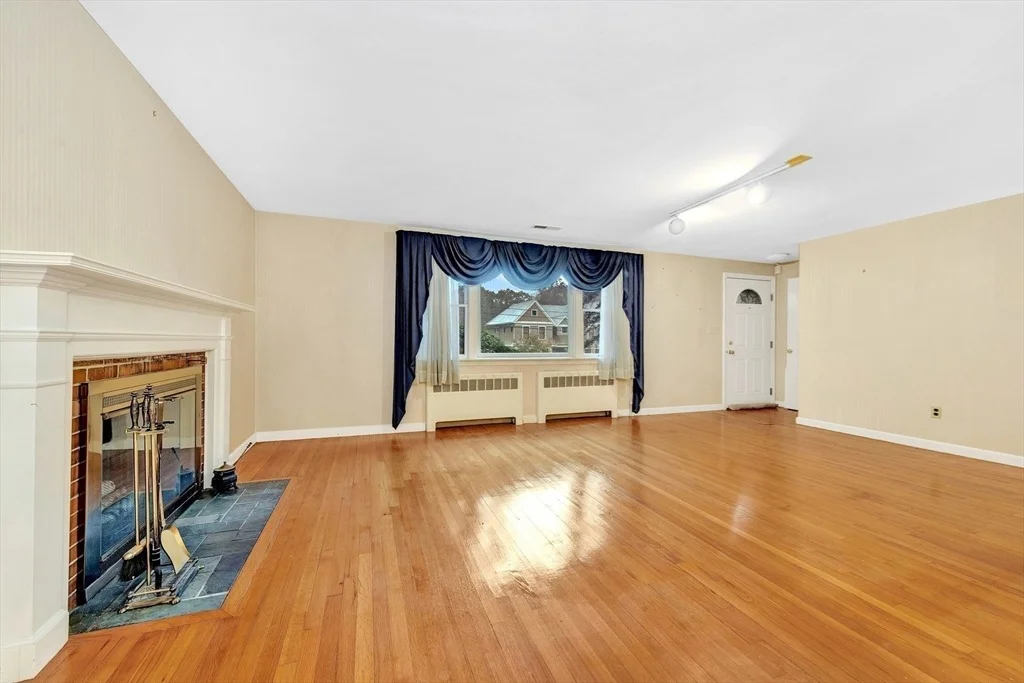 Photo of 24 Dunelm Rd