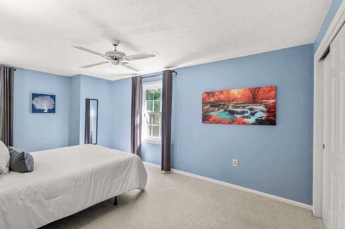 Photo of 942 Salem End Road