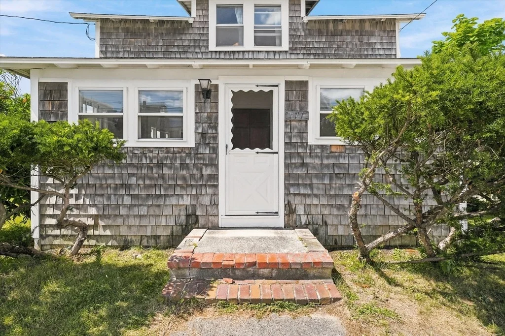 Photo of 171 N End Blvd