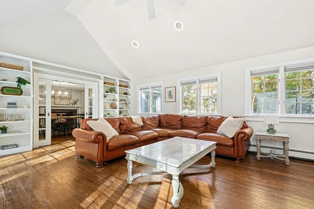 Photo of 266 Willowgate Rise