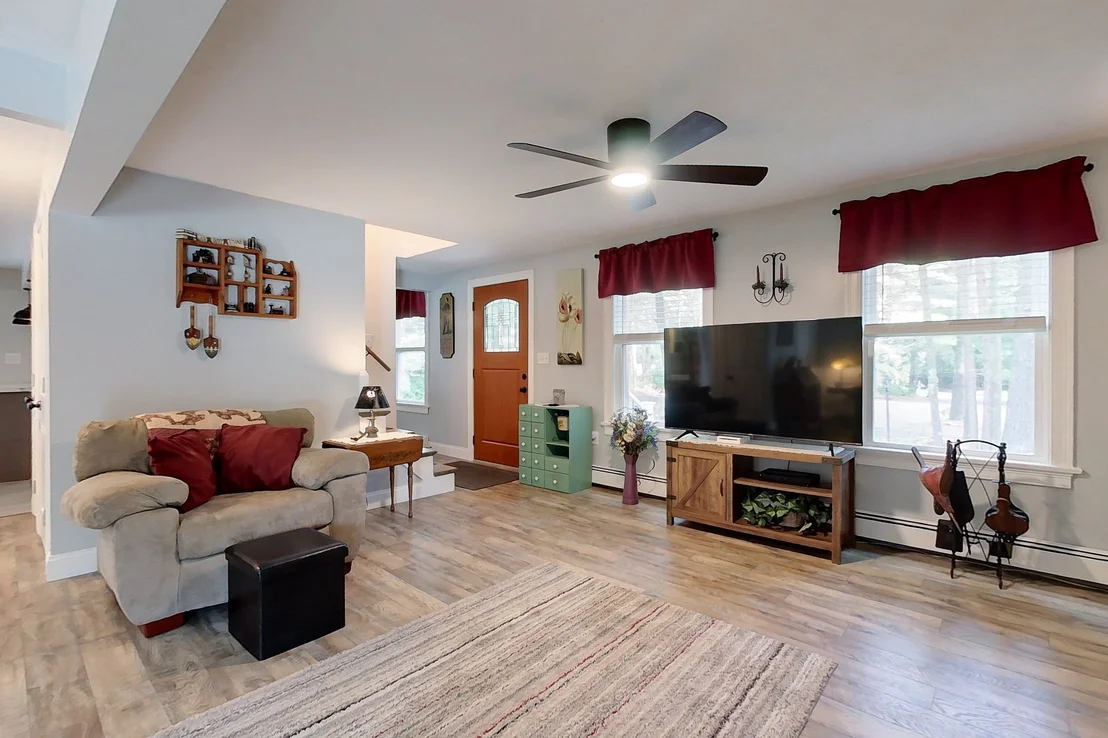 Photo of 135 Lowell Rd