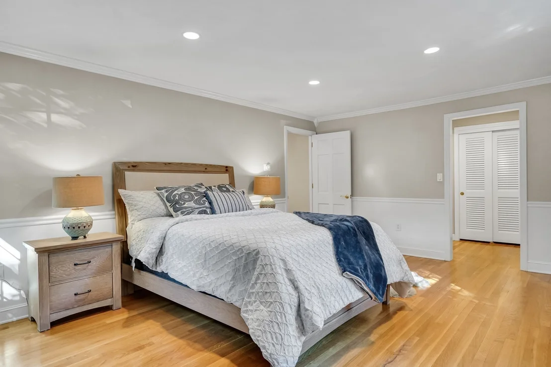 Photo of 8 Barry Dr