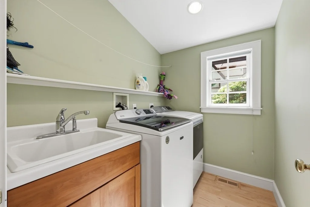 Photo of 77 Pleasantview Avenue