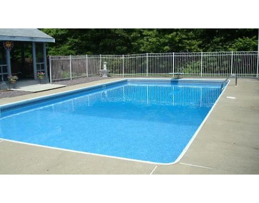 Photo of 42 Edgewater Dr