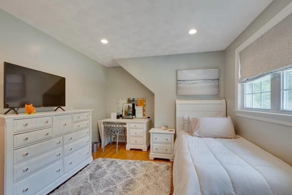 Photo of 37 Spruce Rd