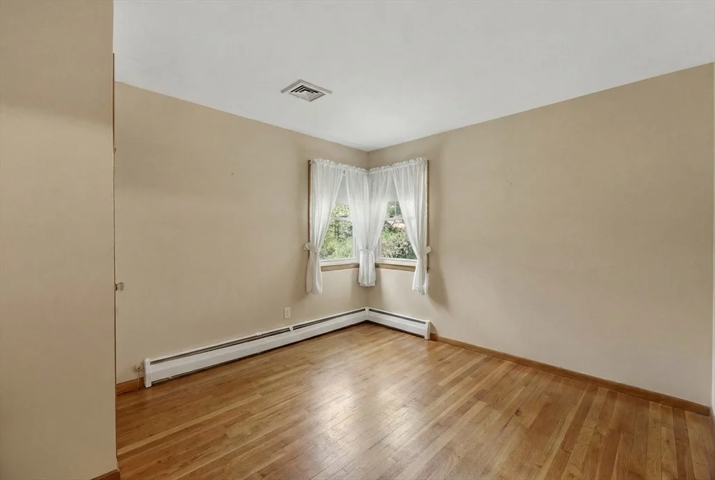 Photo of 16 Saybrook Cir