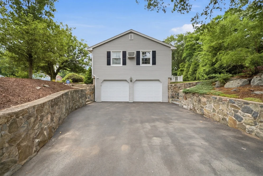 Photo of 9 Sparhawk Dr.