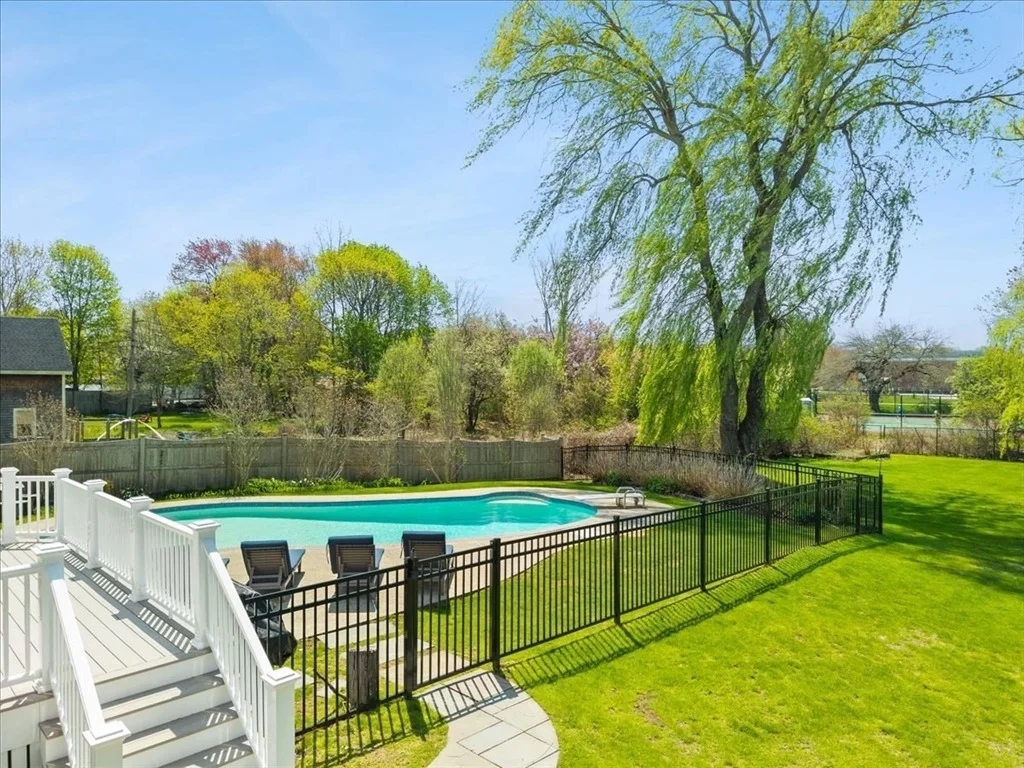 Photo of 1480 Great Plain Ave