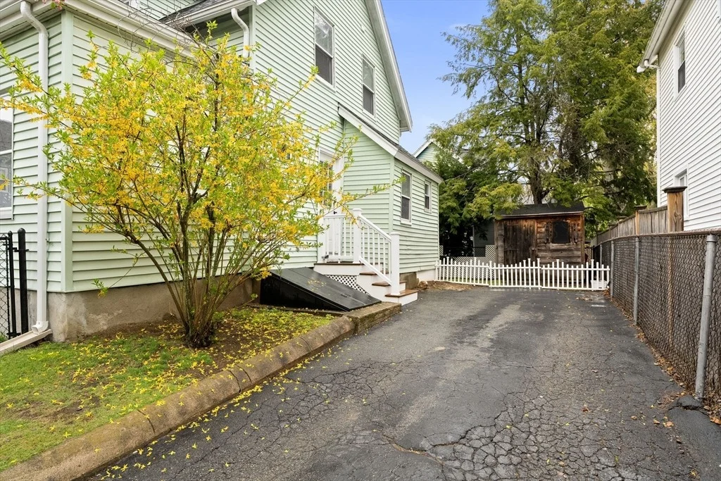 Photo of 53 Henderson St