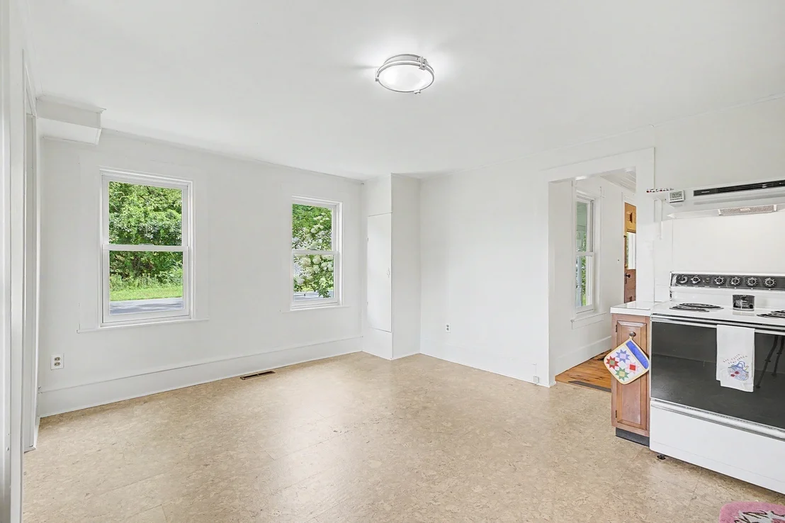 Photo of 293 Meadow Rd