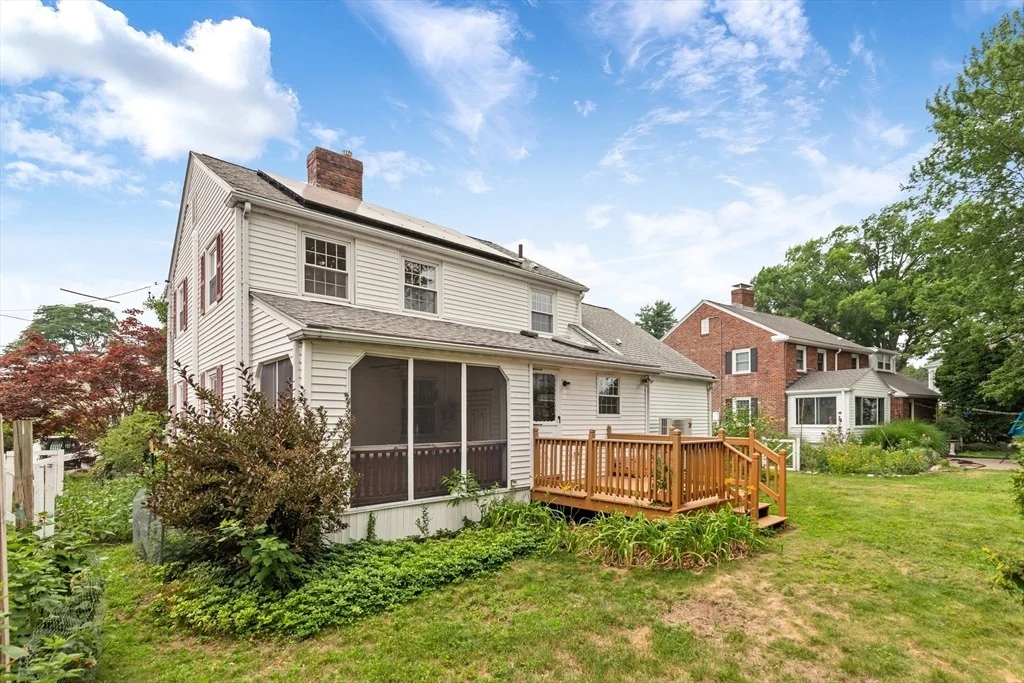 Photo of 19 Colonial Dr