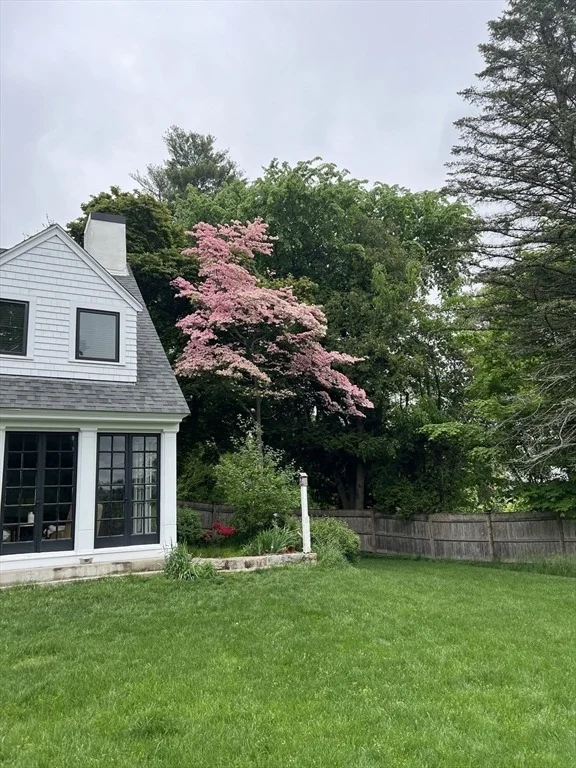 Photo of 261 Salem End Rd