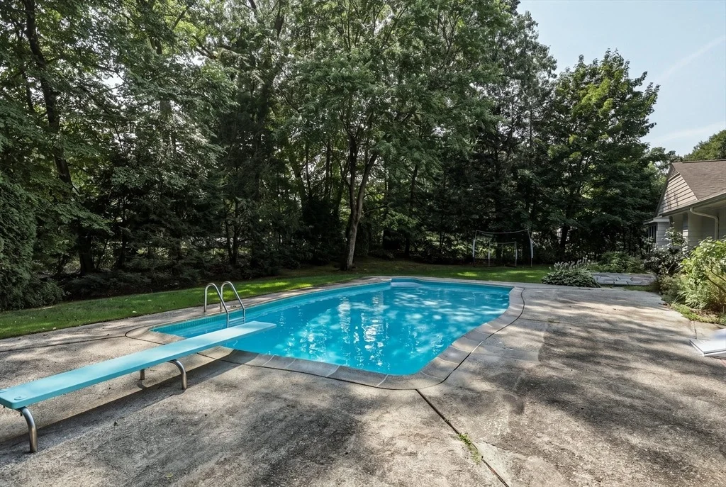 Photo of 191 Pinewood Dr