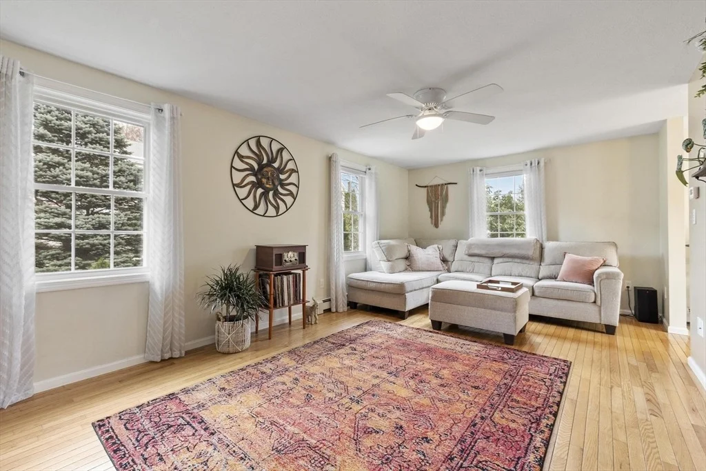 Photo of 19 Fieldstone Dr