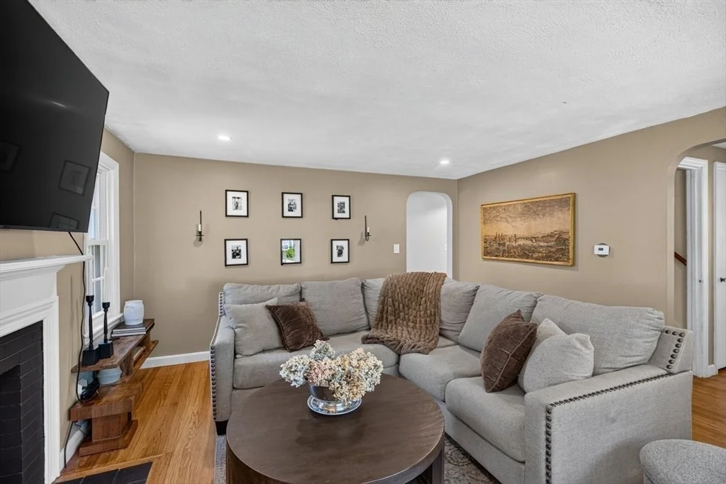 Photo of 20 Westernview Cir
